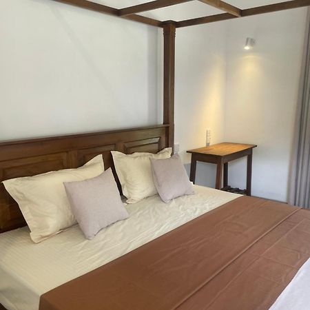 Hotel Pearl Gardens Midigama East Exterior foto