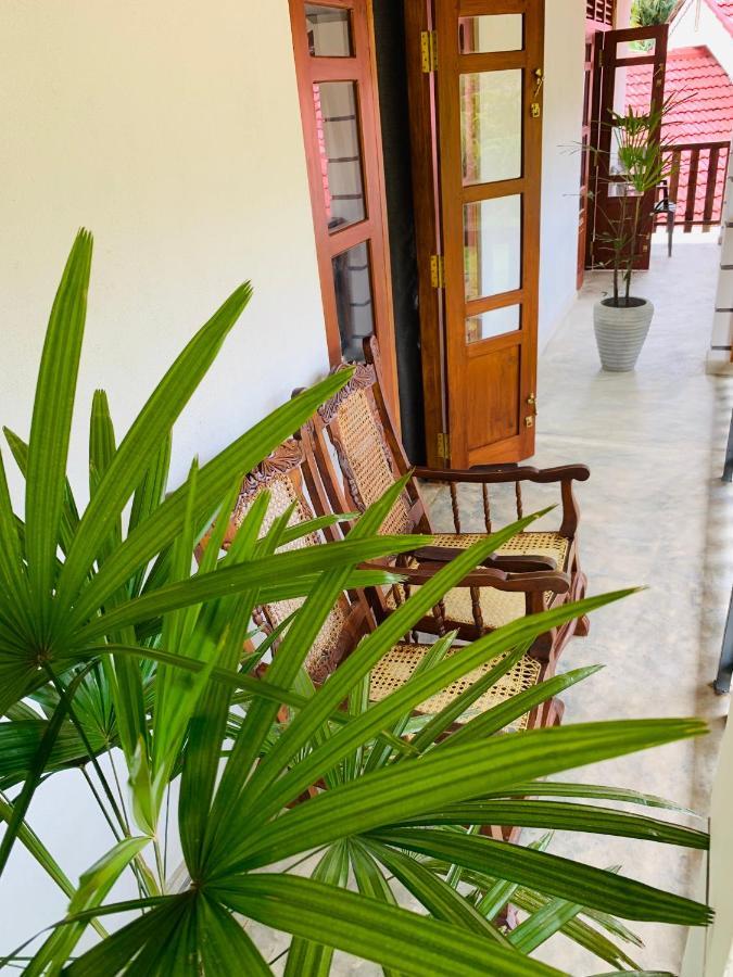 Hotel Pearl Gardens Midigama East Exterior foto
