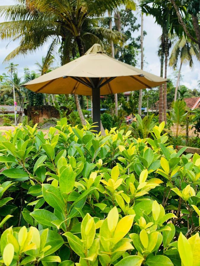 Hotel Pearl Gardens Midigama East Exterior foto