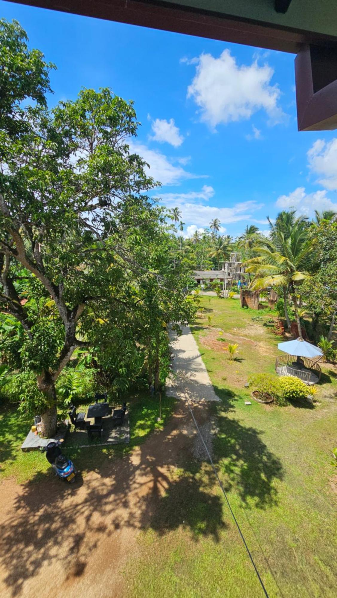 Hotel Pearl Gardens Midigama East Exterior foto