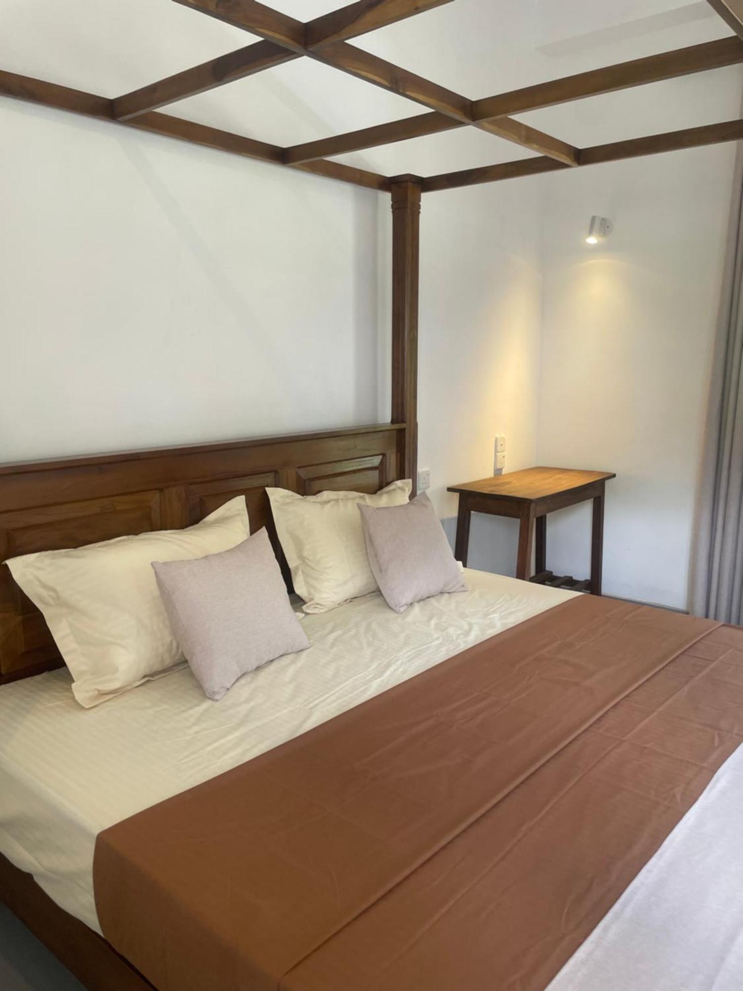 Hotel Pearl Gardens Midigama East Exterior foto